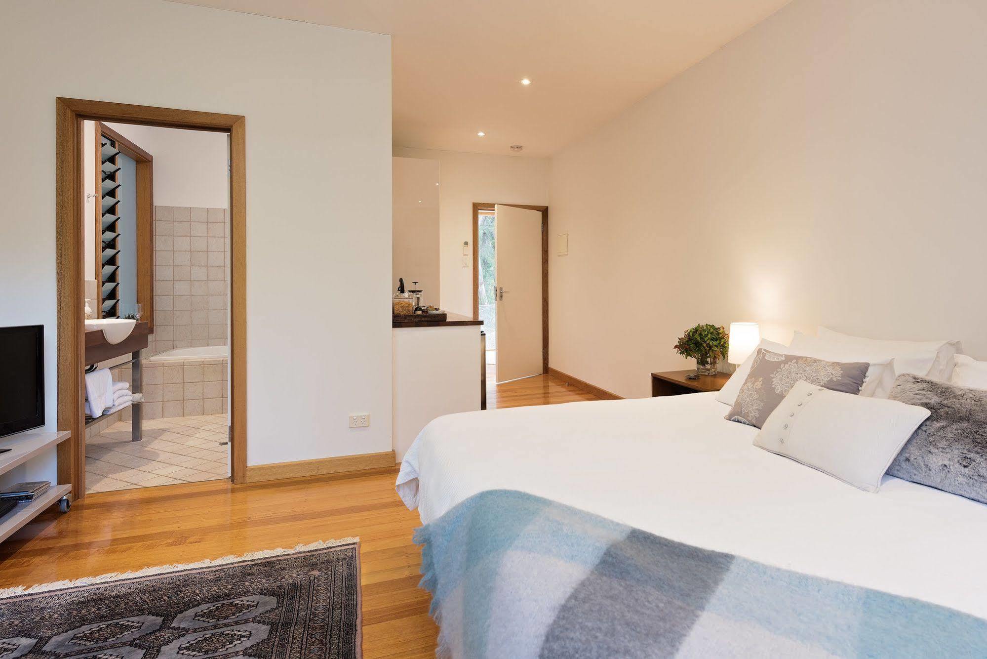 Cladich Pavilions Bed And Breakfast Aldgate Экстерьер фото
